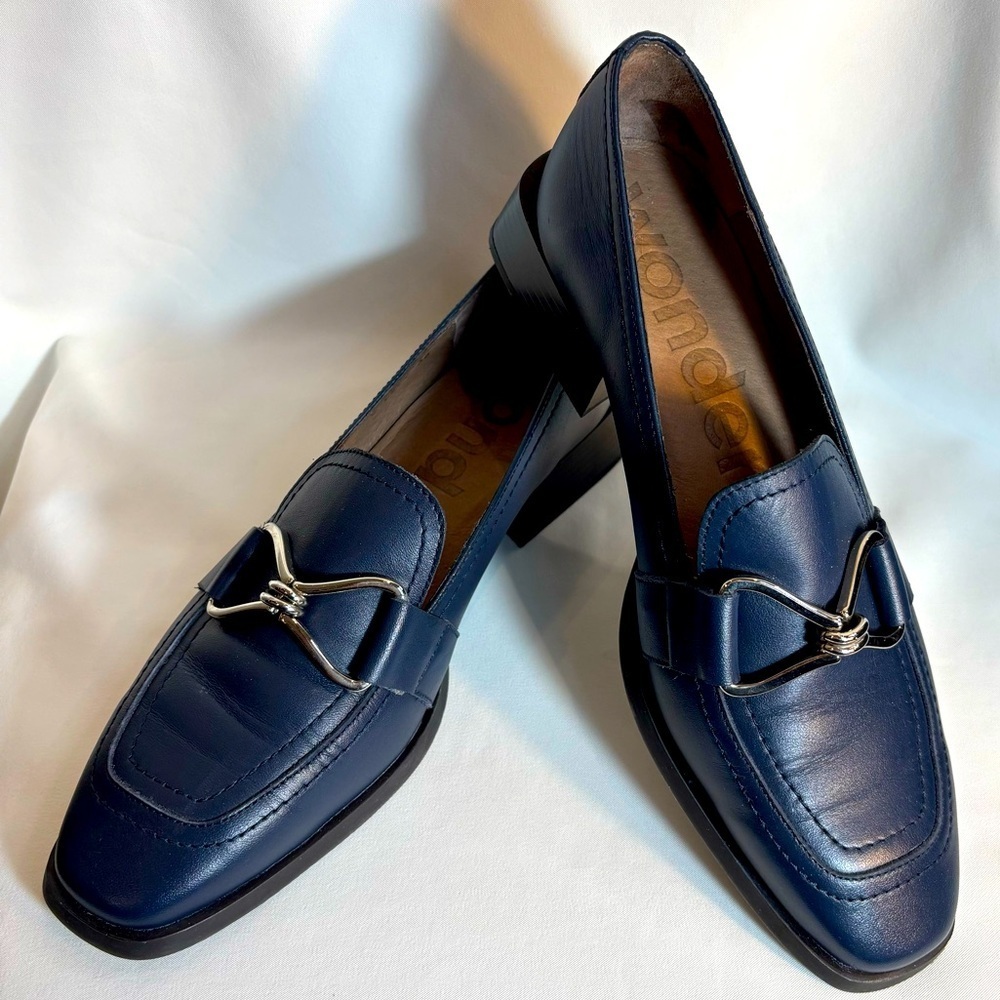 WONDERS Sz 38 Navy Blue Leather Classic Loafers Silver Toned Link Square Toe